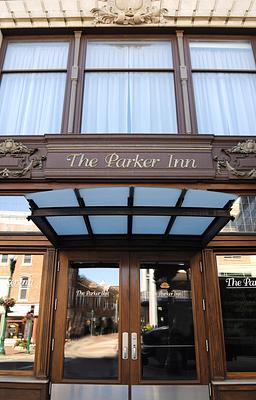 The Parker Inn & Suites