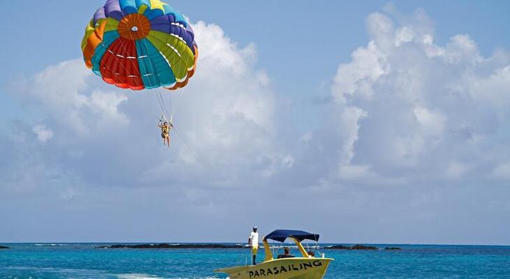 Hibiscus Beach Resort & Spa