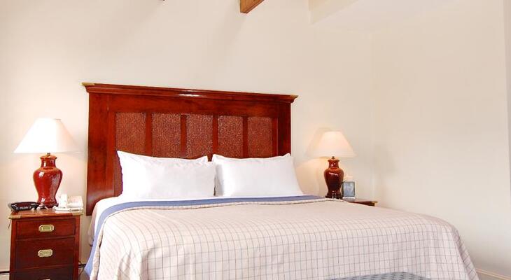 The Newport Harborside Inn
