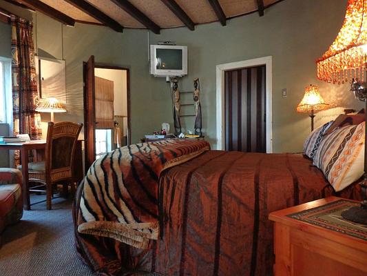 TreeTops & Treats Guest House