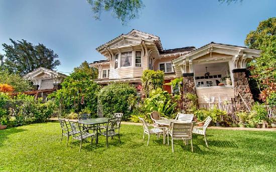 Manoa Valley Inn