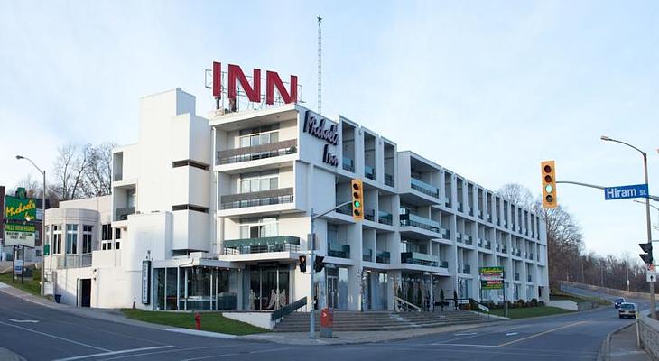 Travelodge by Wyndham Niagara Falls Fallsview