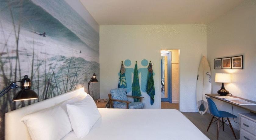 Postcard Inn On The Beach