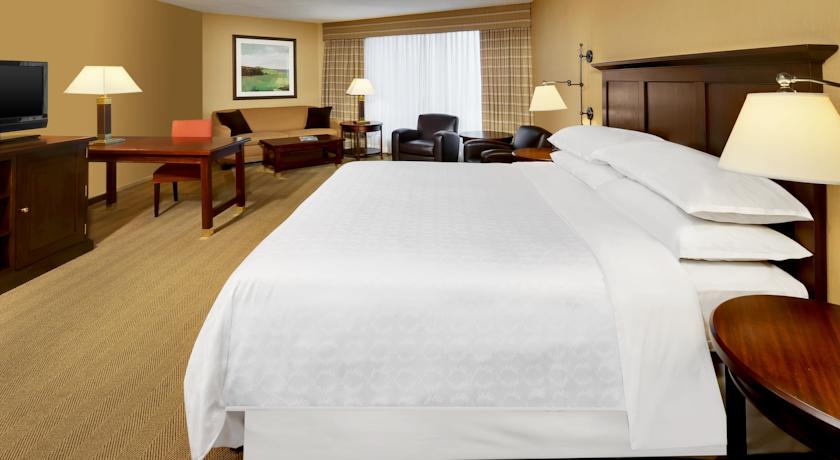 Sheraton Gateway Hotel in Toronto International Airport