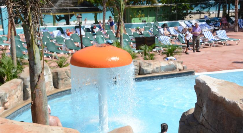 Jewel Runaway Bay Beach Resort & Waterpark