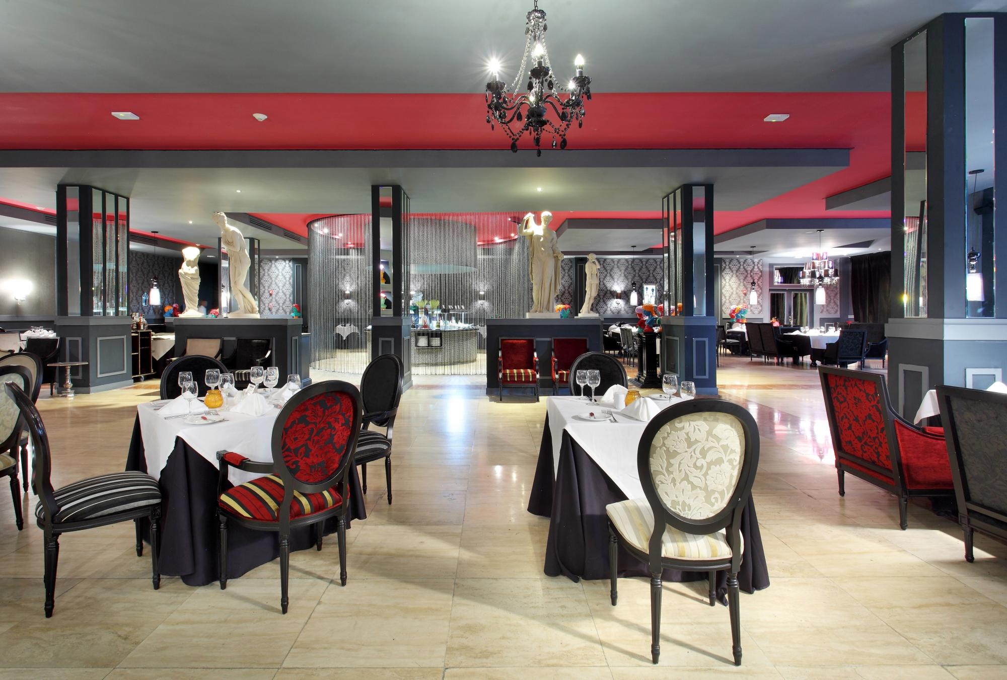 Grand Palladium Lady Hamilton Resort and Spa