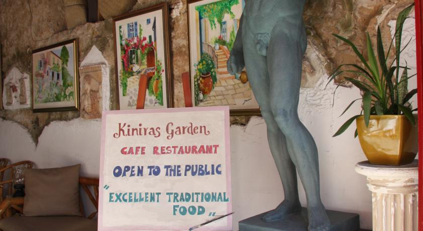 Kiniras Hotel & Restaurant