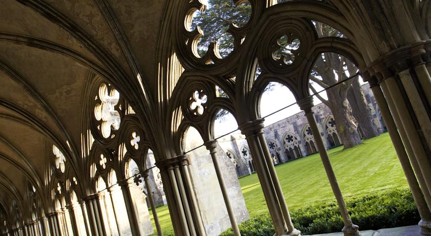 Mercure Salisbury White Hart Hotel & Apartments