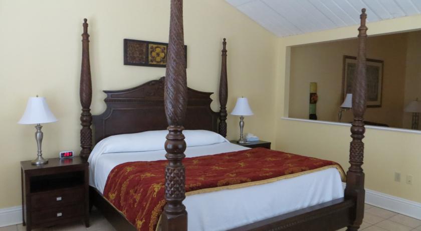 Naples Park Central Hotel