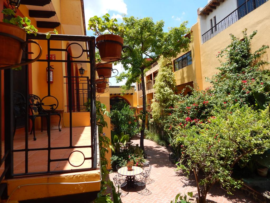 Casa Mia Suites Apartments