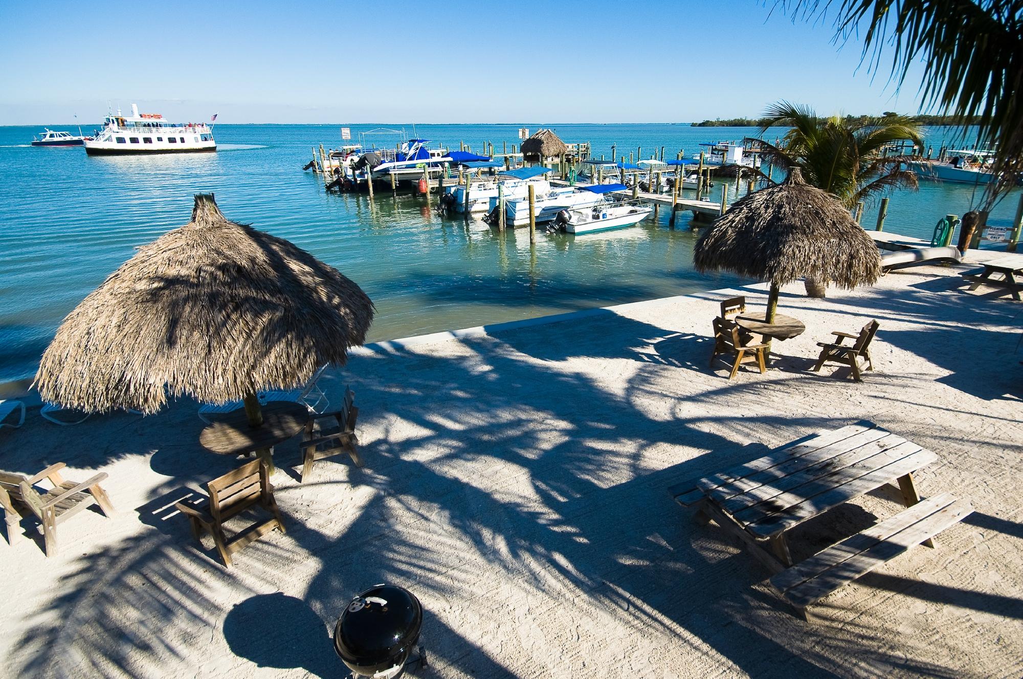 Jensen's Twin Palm Cottages and Marina