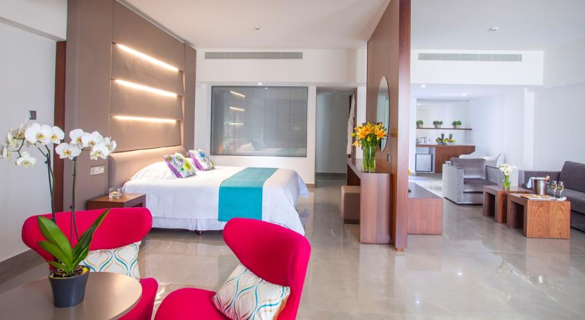 King Evelthon Beach Hotel & Resort