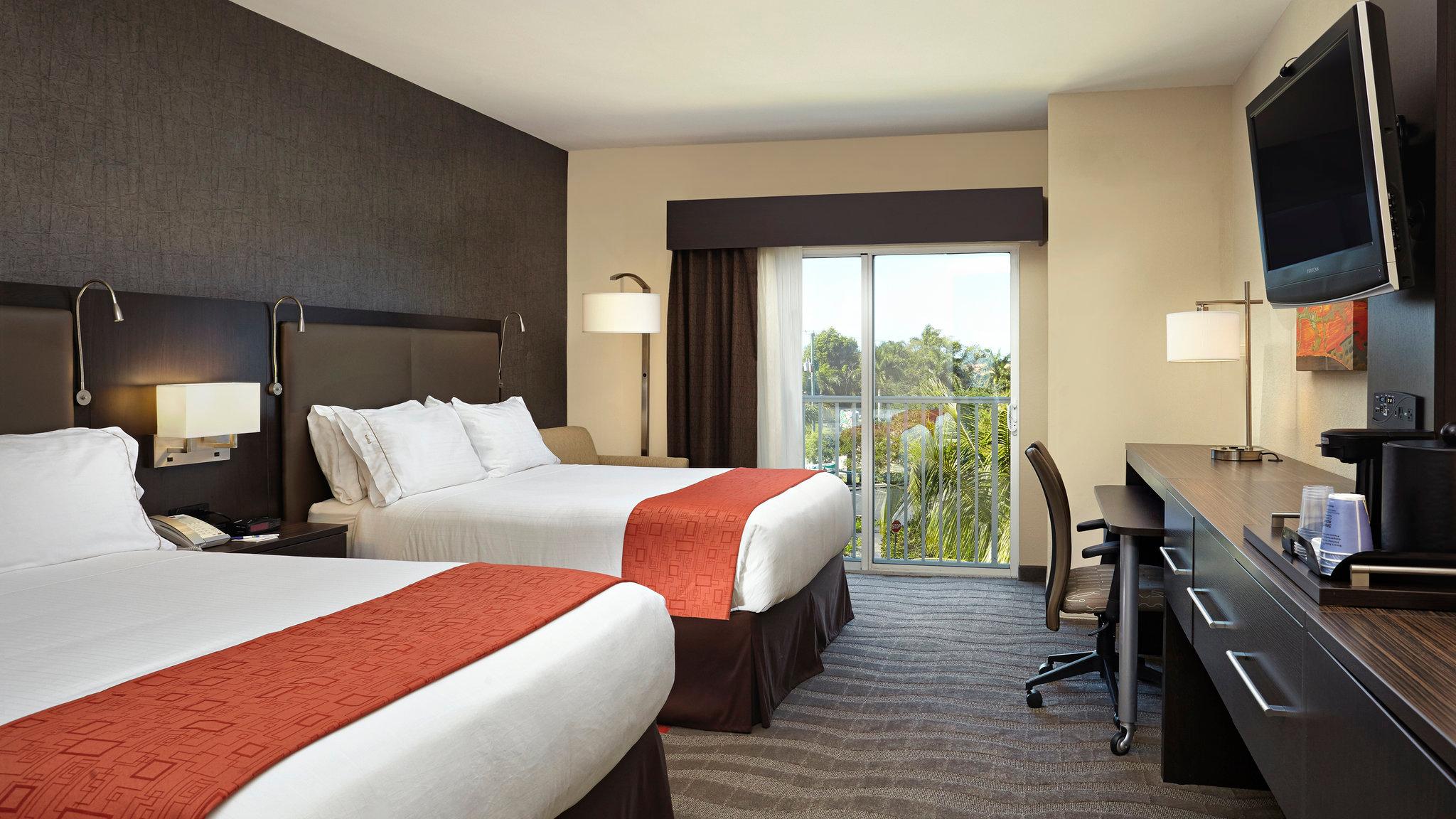 Holiday Inn Express & Suites Naples Downtown - 5th Avenue By IHG