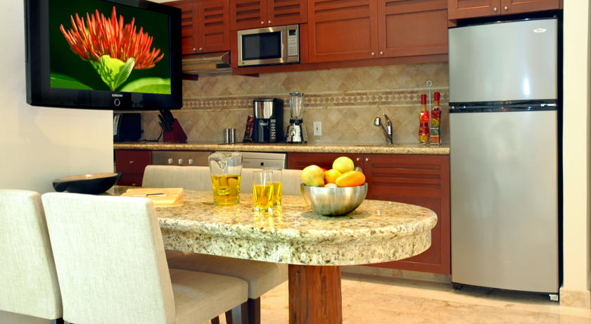 Maya Villa Condo Hotel & Beach Club